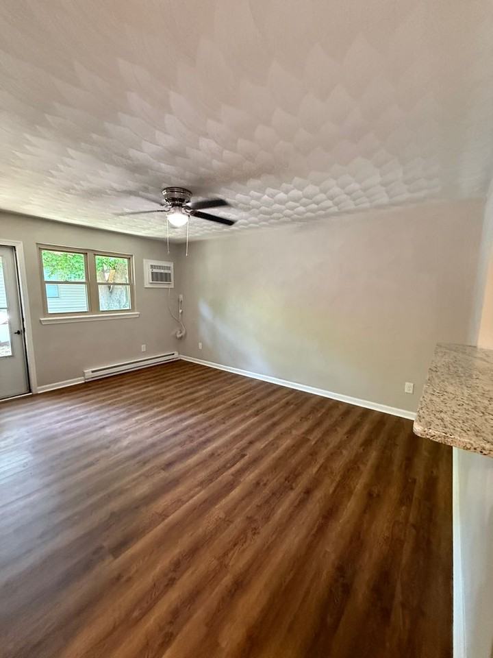 1350 Picadilly St #B - Photo 3 of 12