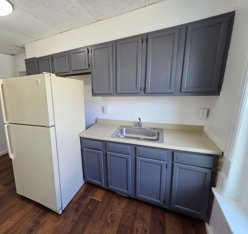 641 N Howard St - Photo 3 of 9