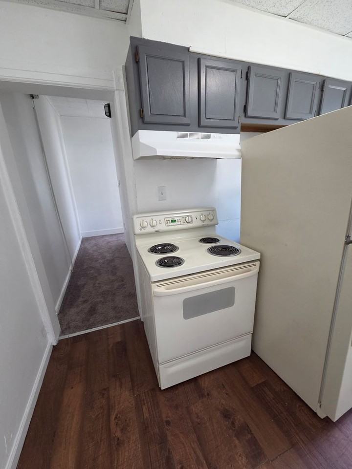 641 N Howard St - Photo 4 of 9