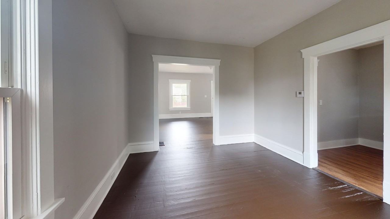 1021 Rex Ave Ne - Photo 5 of 12