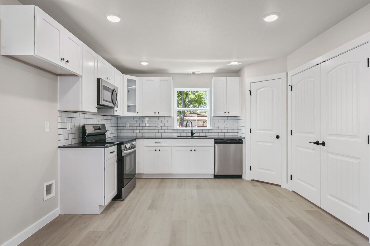 716 S Terrace St #A - Photo 6 of 25