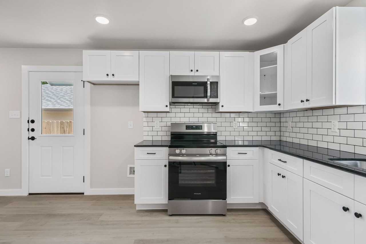 716 S Terrace St #A - Photo 7 of 25