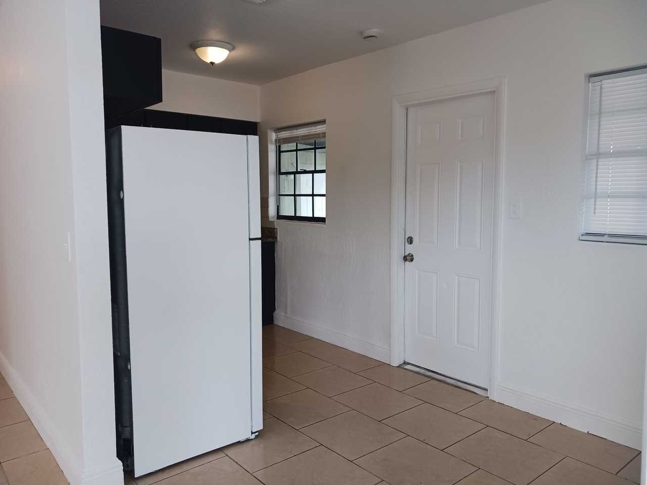 4807 E 14th Ave - Photo 4 of 14