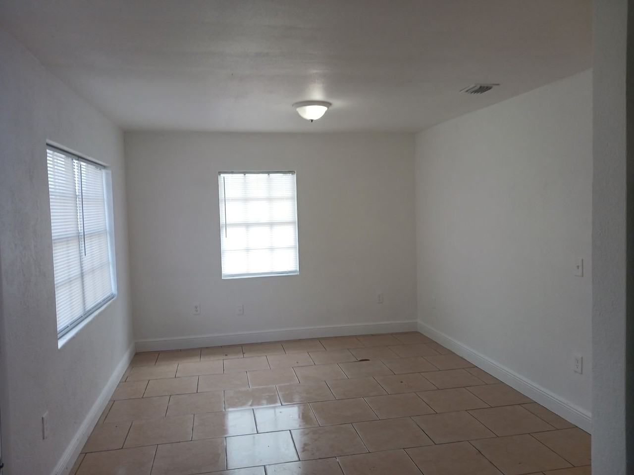 4807 E 14th Ave - Photo 6 of 14