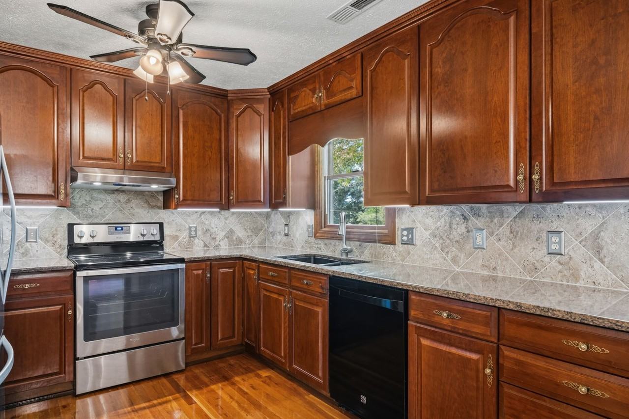 1721 Plank Dr - Photo 6 of 50