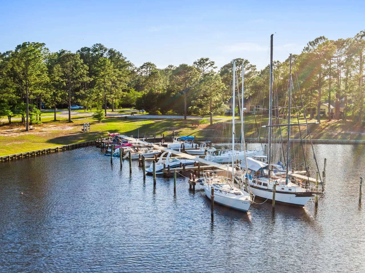1606 Harbourside Dr - Photo 4 of 9