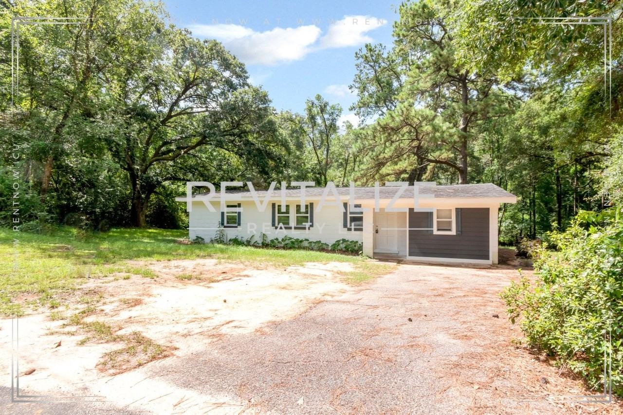 2365 Sybel Dr - Photo 4 of 31