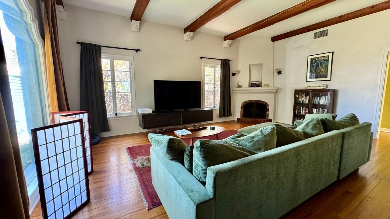 1518 S Genesee Ave - Photo 6 of 36