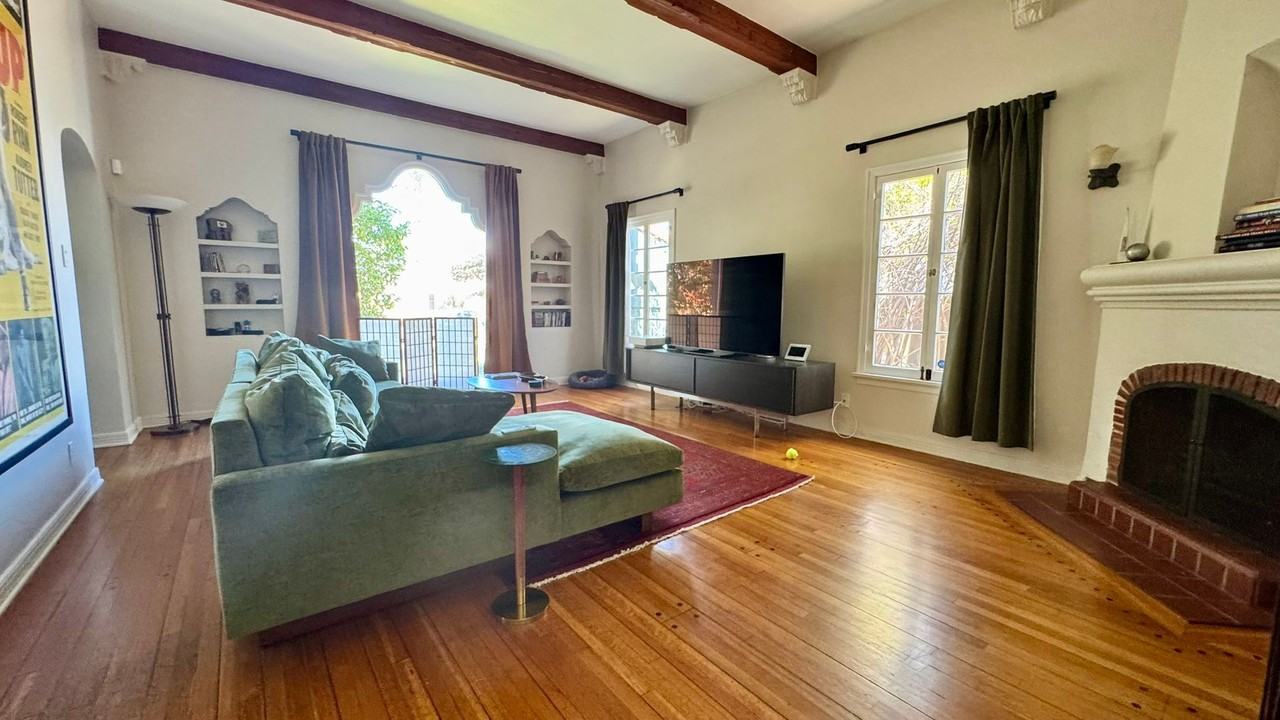1518 S Genesee Ave - Photo 7 of 36