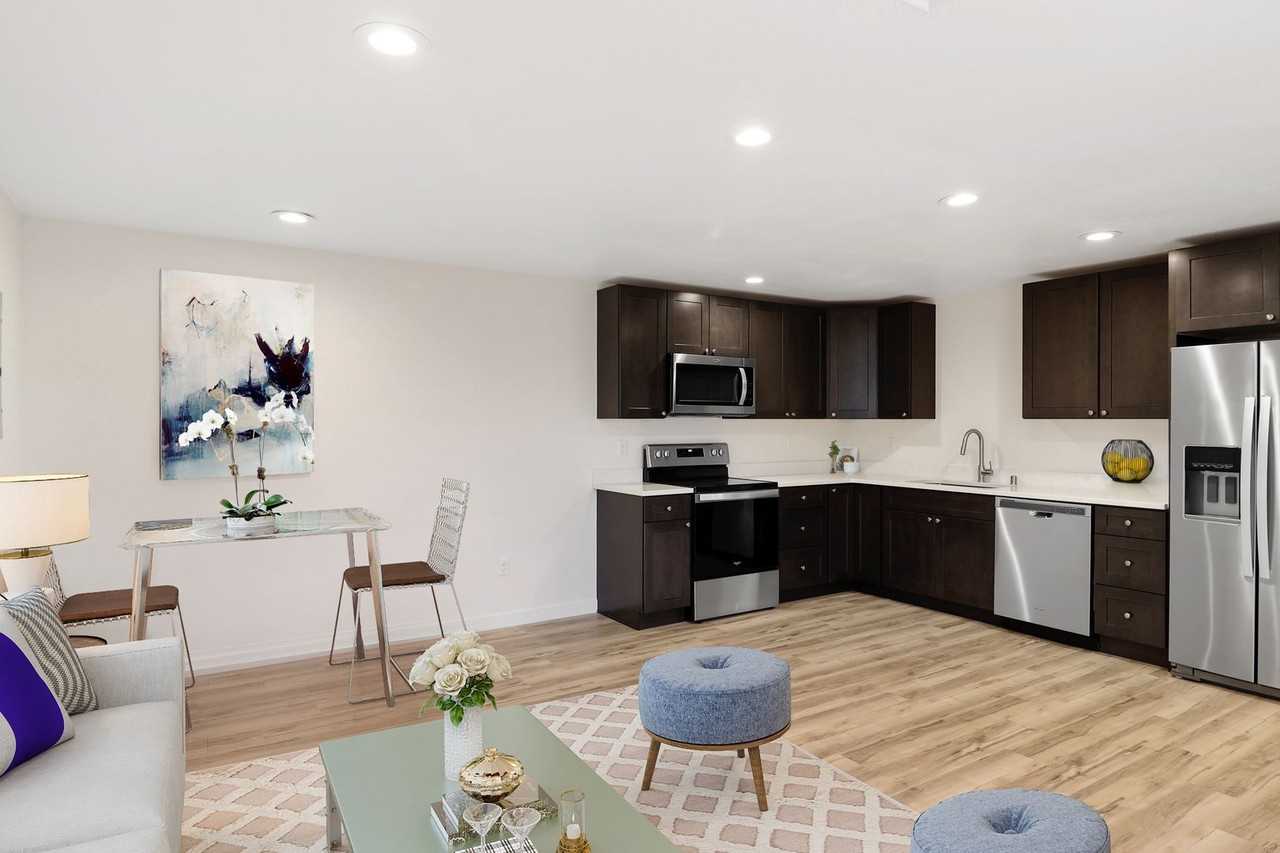 2703 Q Ave - Photo 3 of 9