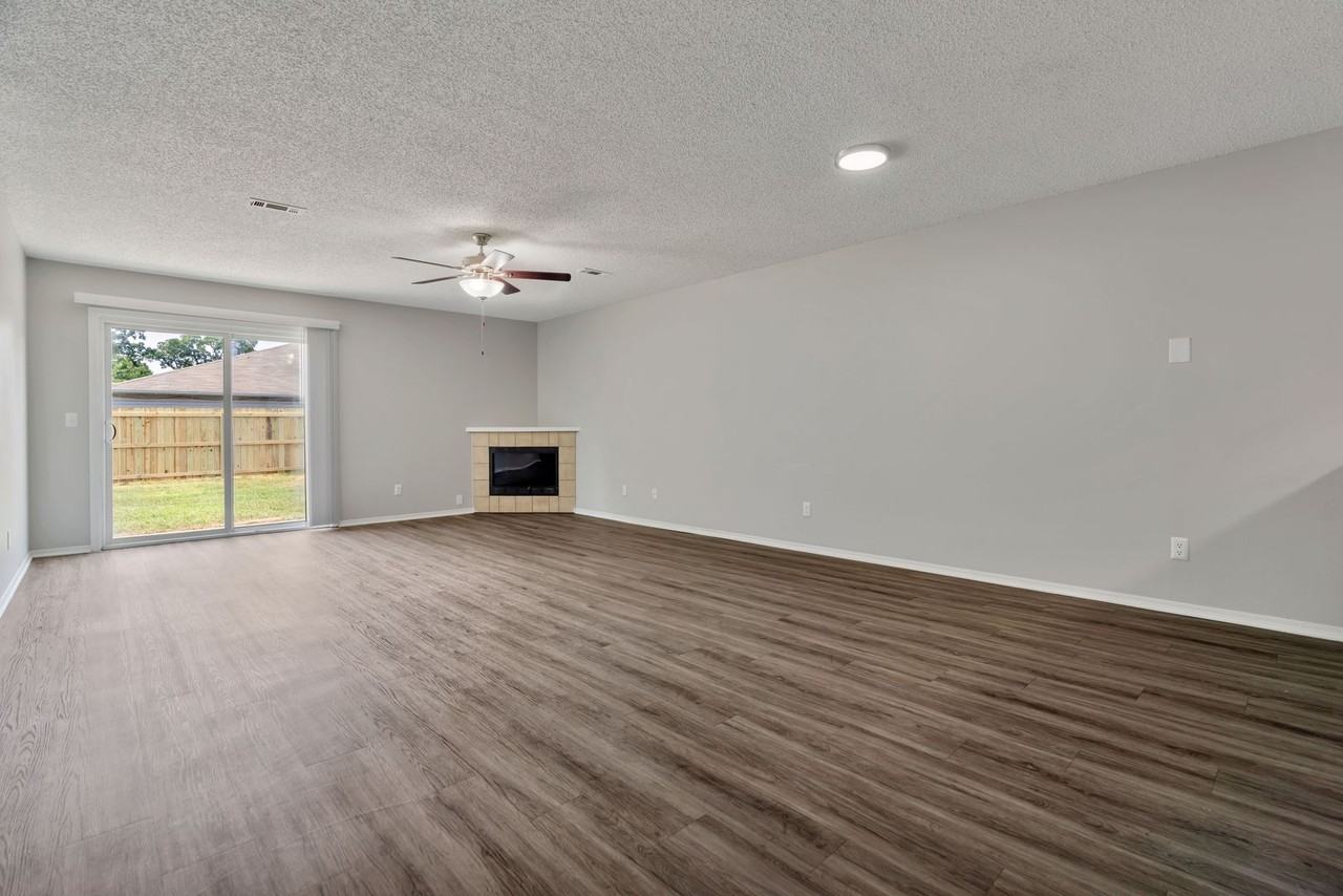 1665 N Boxley Ave - Photo 3 of 18