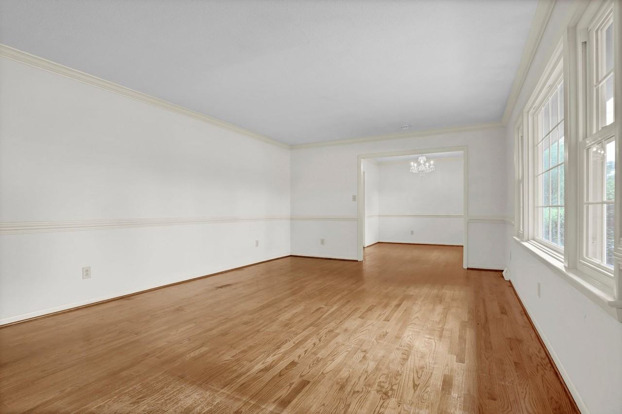 700 Clyde Dr - Photo 6 of 34