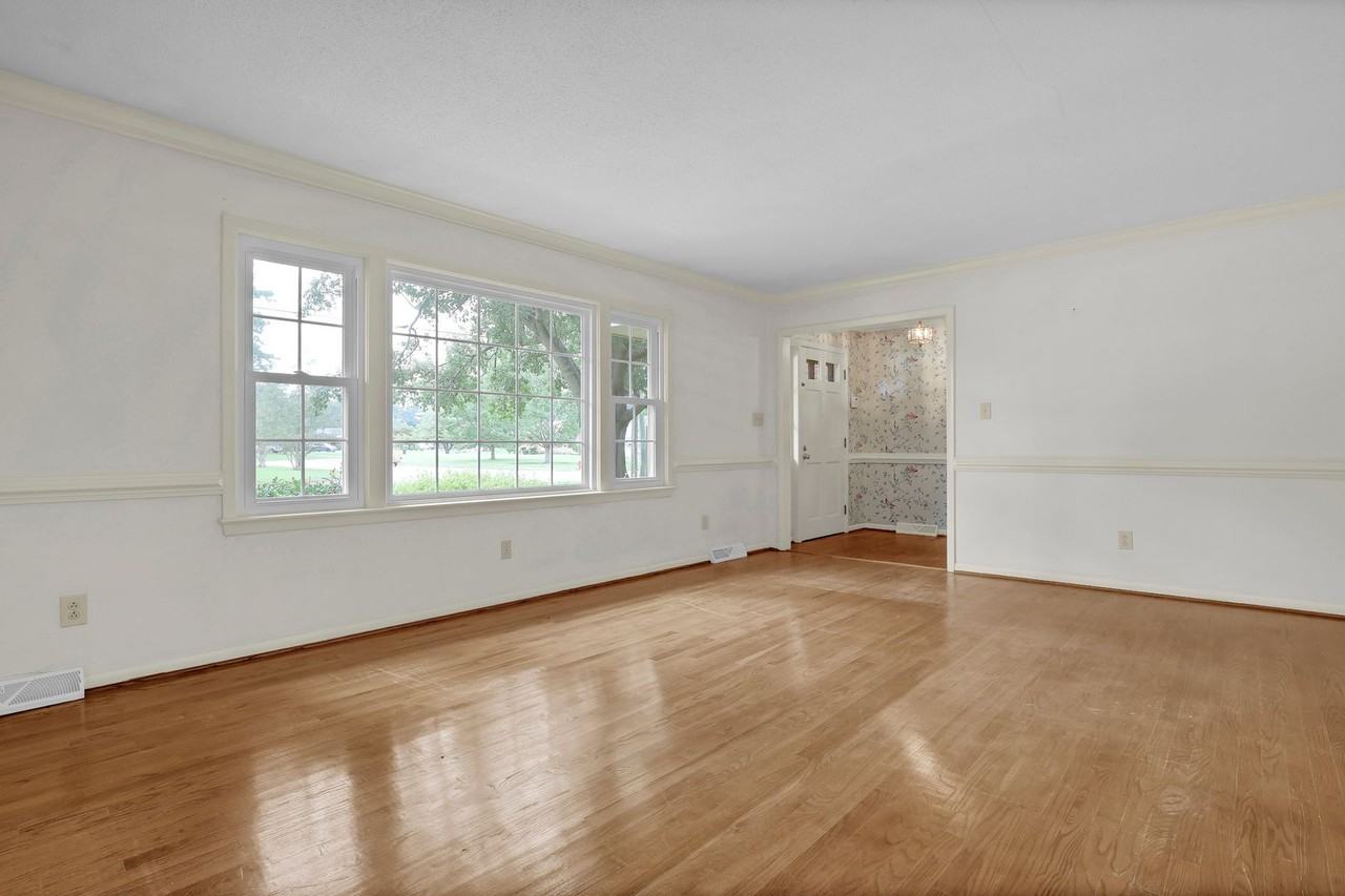 700 Clyde Dr - Photo 7 of 34