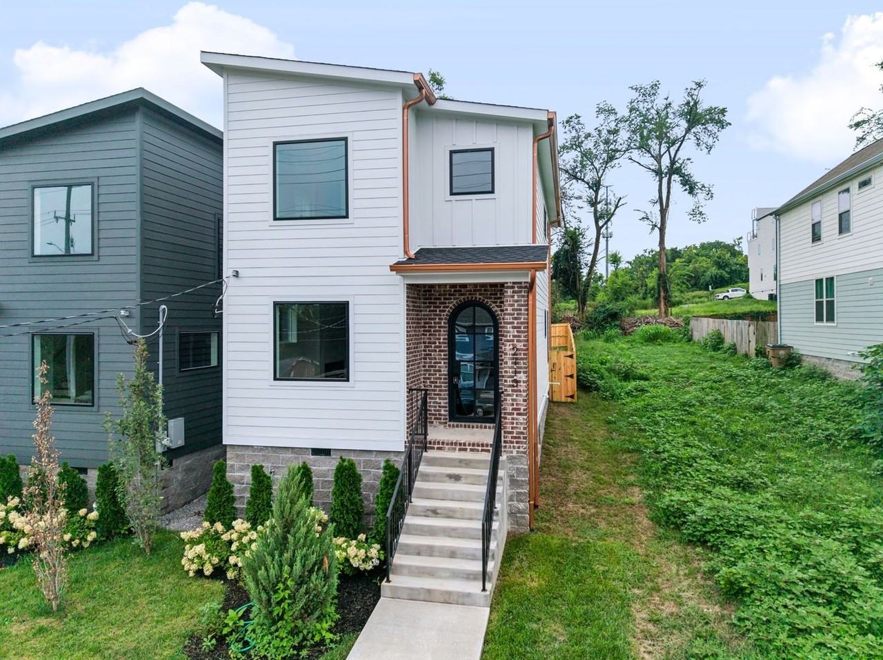 2113 Herman St - Photo 2 of 37