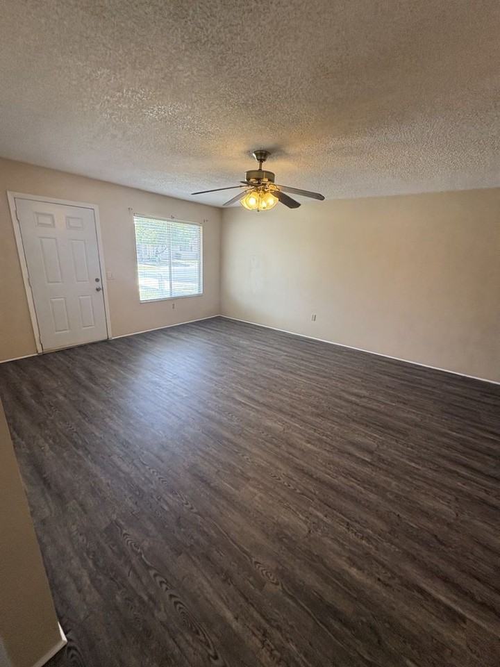 710 W Rosewood Ln - Photo 5 of 11