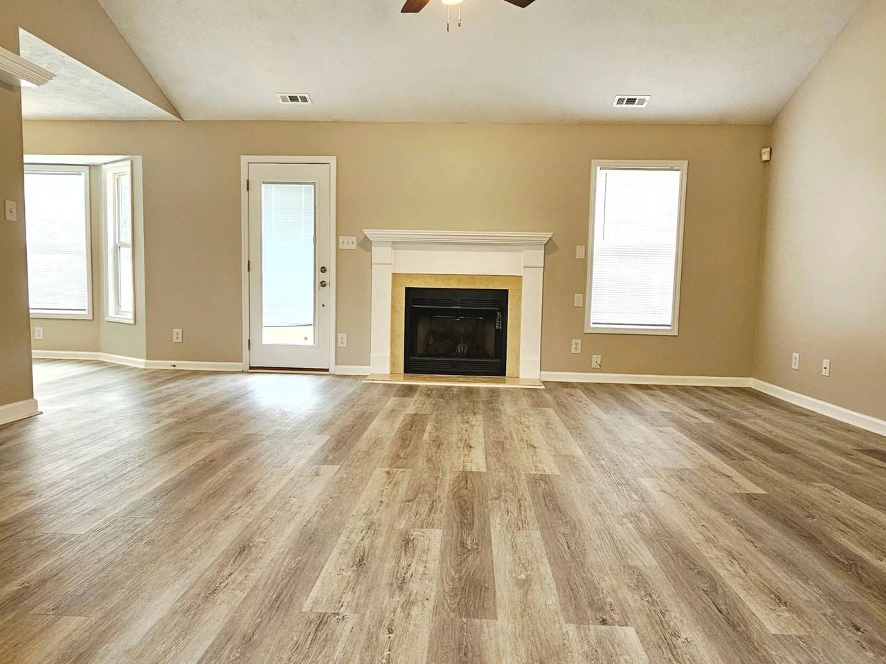 7796 Buttonwood Ave - Photo 3 of 26