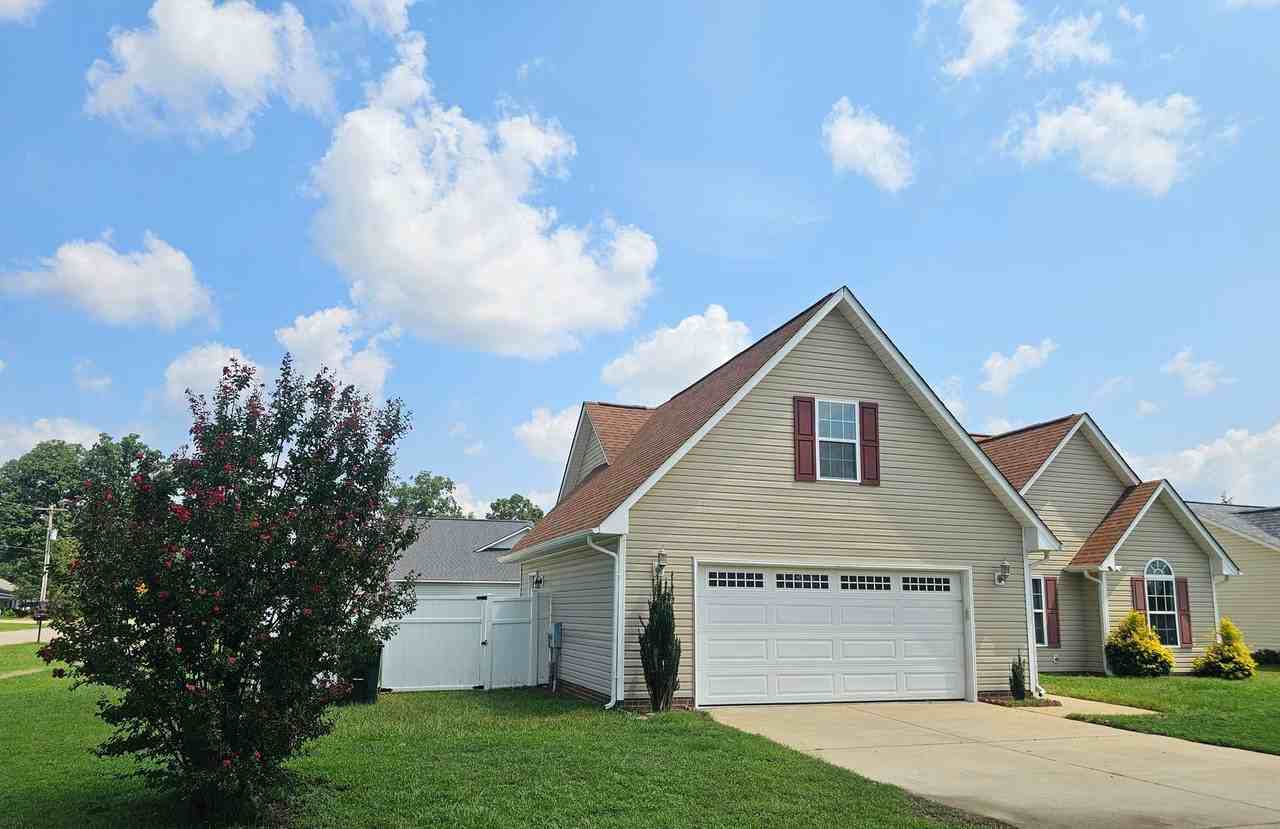 7796 Buttonwood Ave - Photo 2 of 24