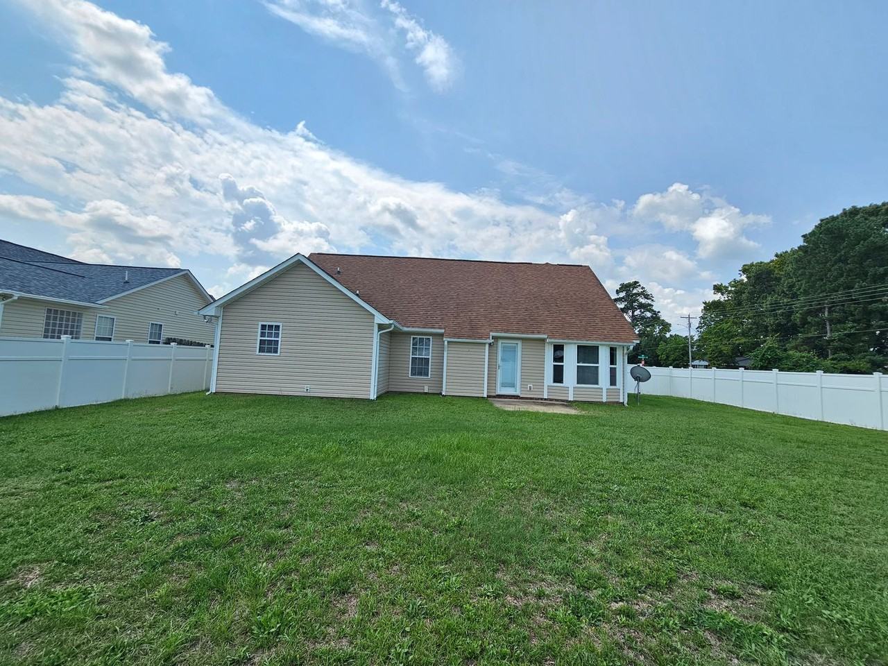 7796 Buttonwood Ave - Photo 4 of 24