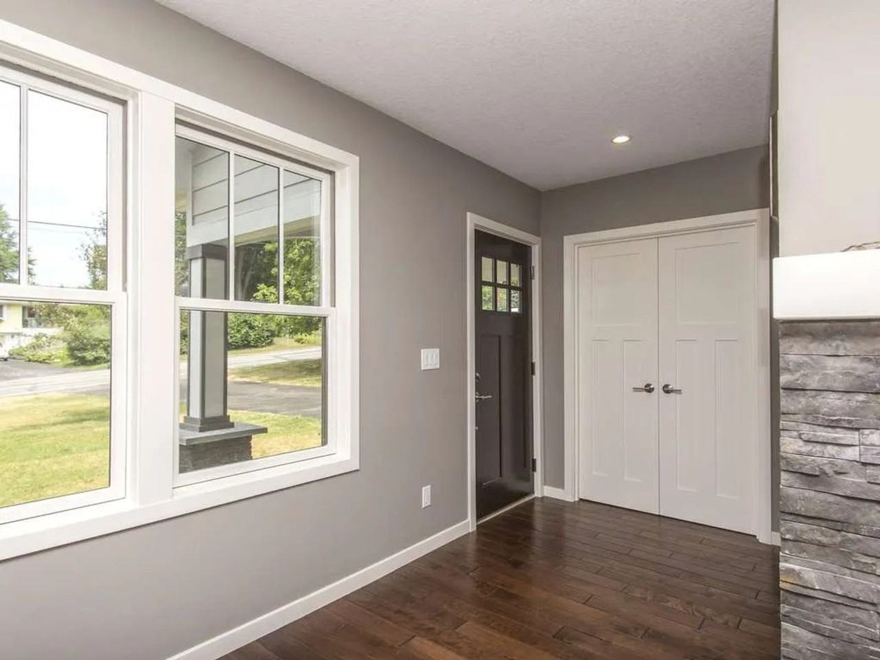 5321 Interlachen Blvd - Photo 2 of 34