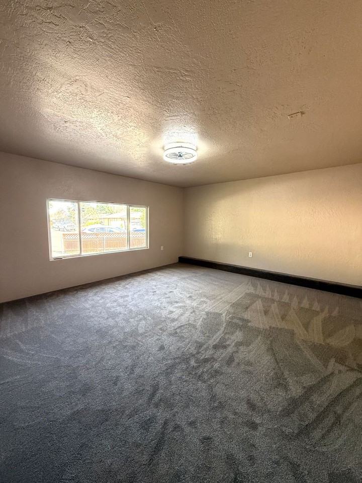 2900 Terrmont Loop - Photo 5 of 15
