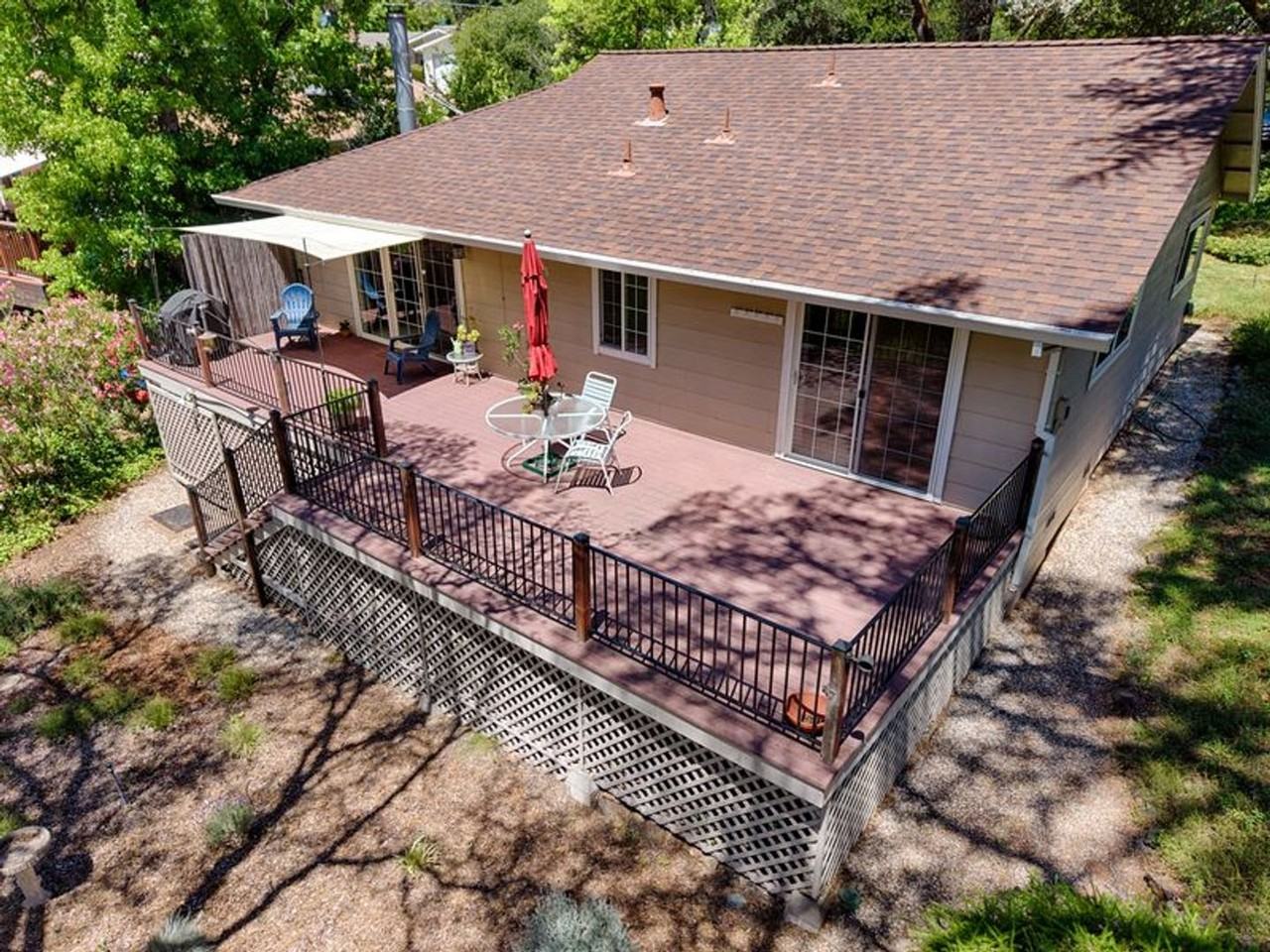 11035 Lakeshore S - Photo 2 of 22