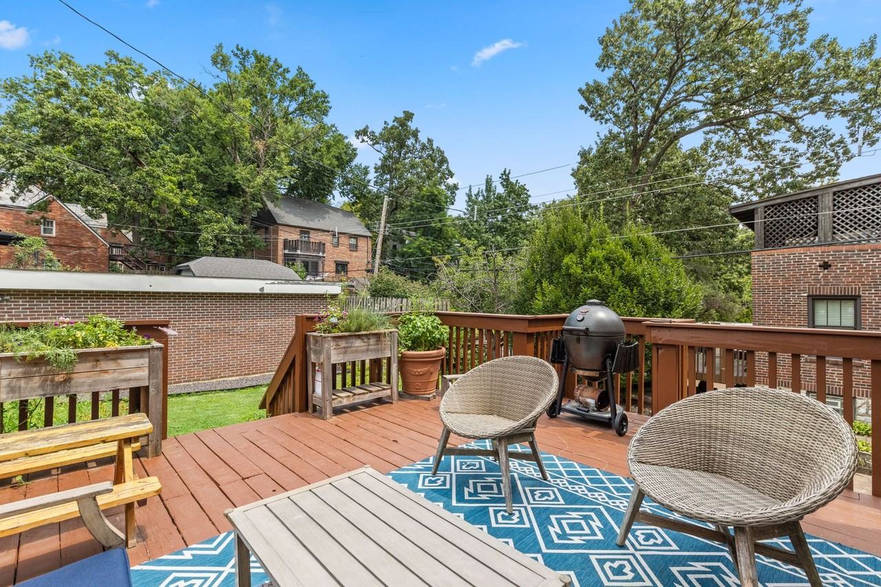 7487 Kingsbury Blvd - Photo 3 of 29