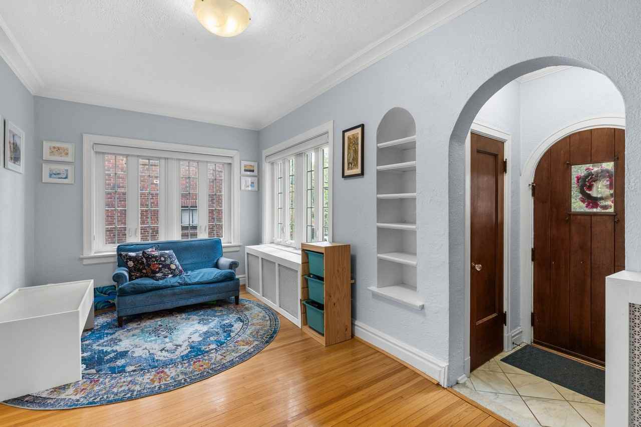 7487 Kingsbury Blvd - Photo 4 of 28