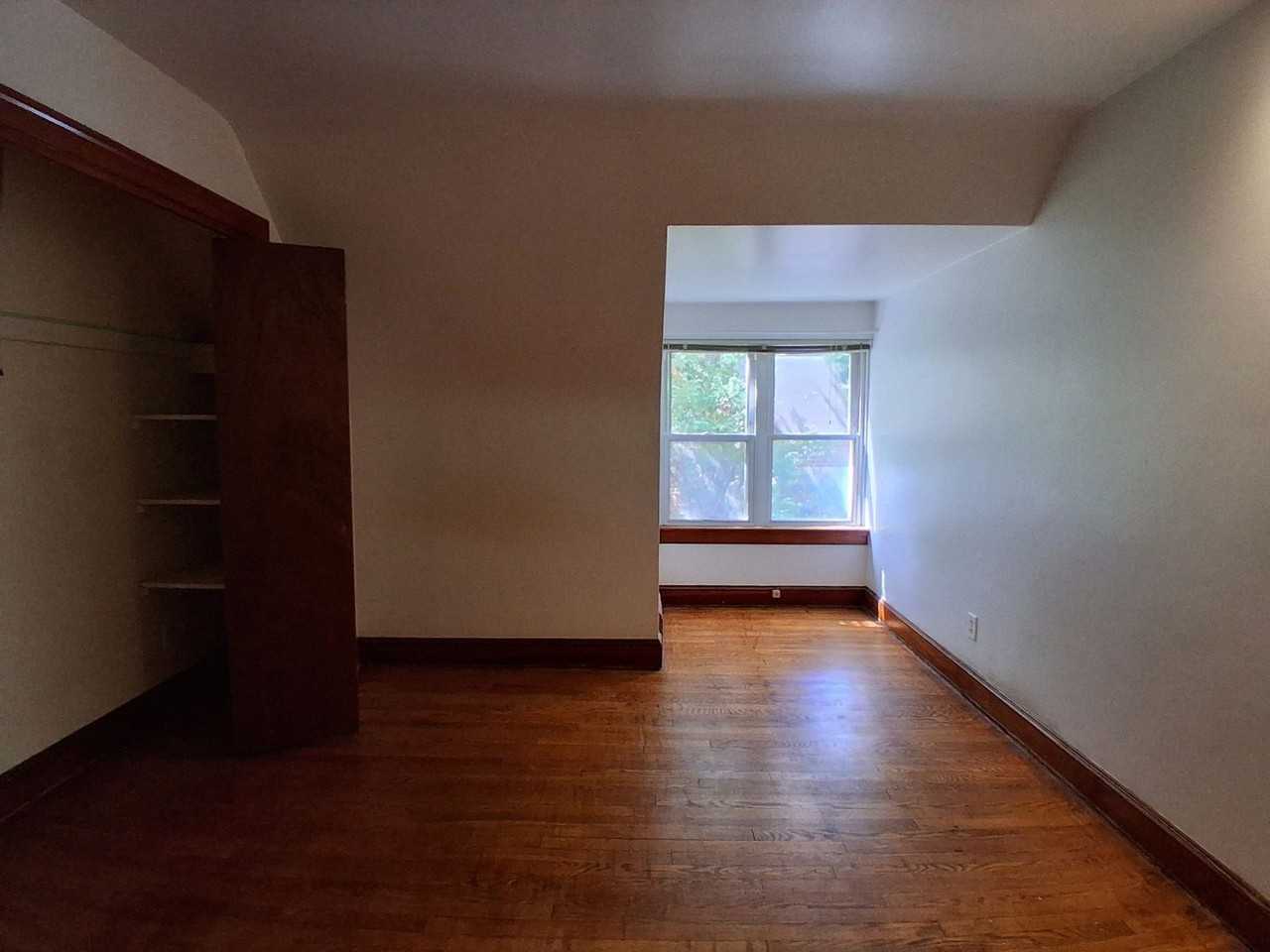 172 E Green St - Photo 6 of 19
