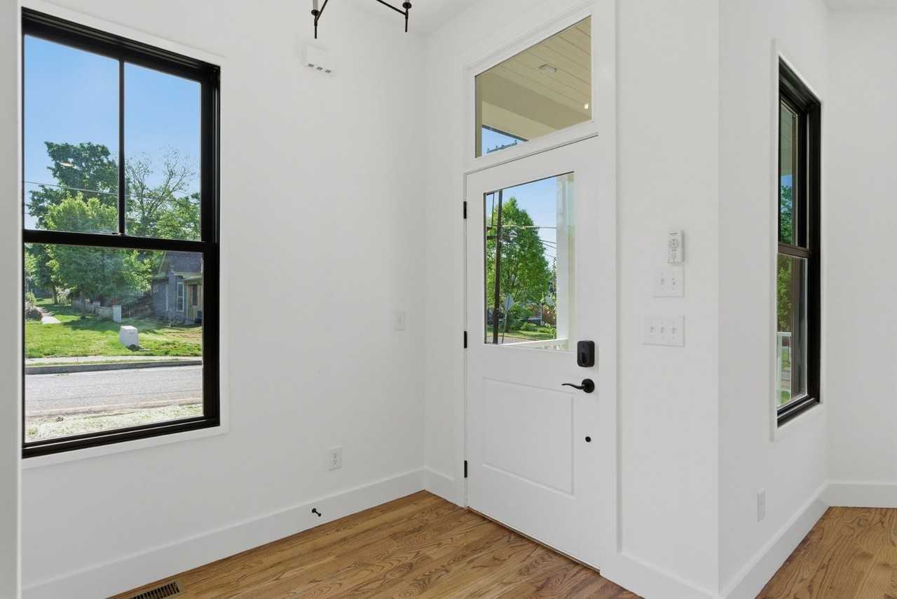 1111 Petway Ave - Photo 4 of 28