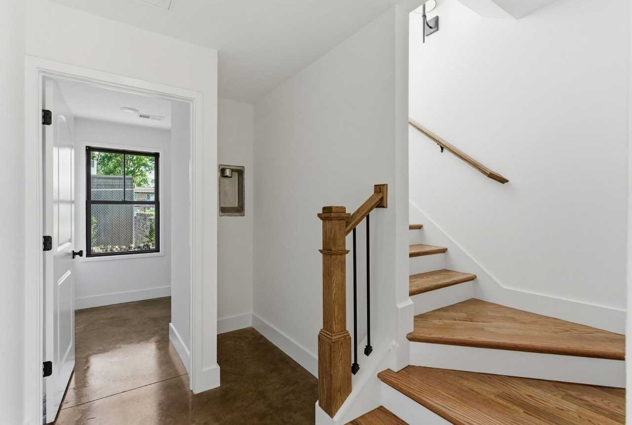 914 N 12th St - Photo 2 of 7