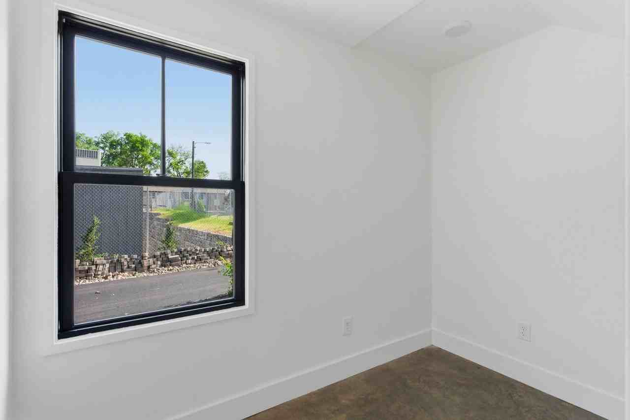914 N 12th St - Photo 3 of 7