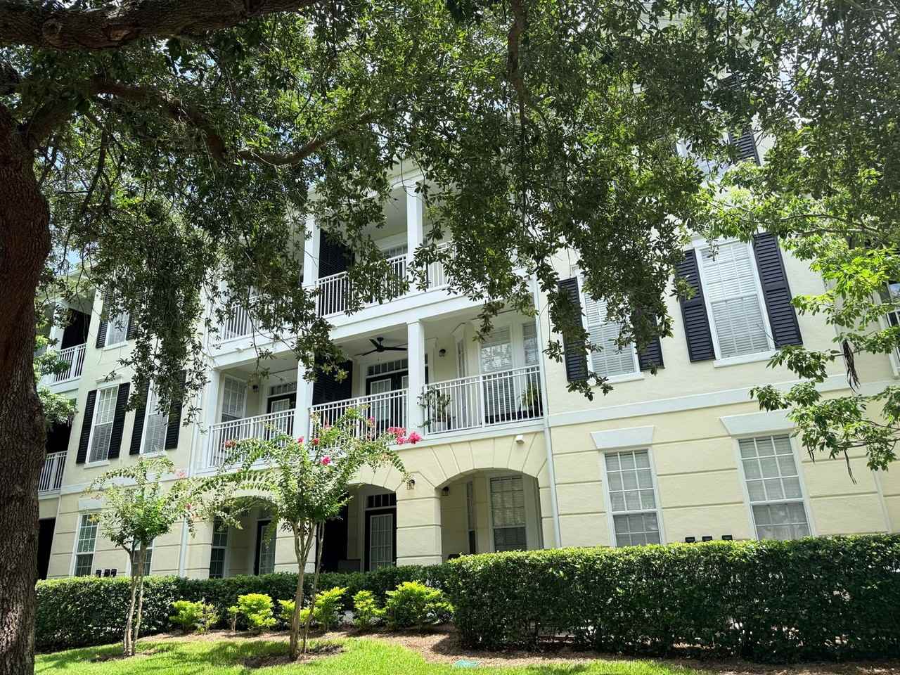 315 Grand Magnolia Ave - Photo 2 of 4