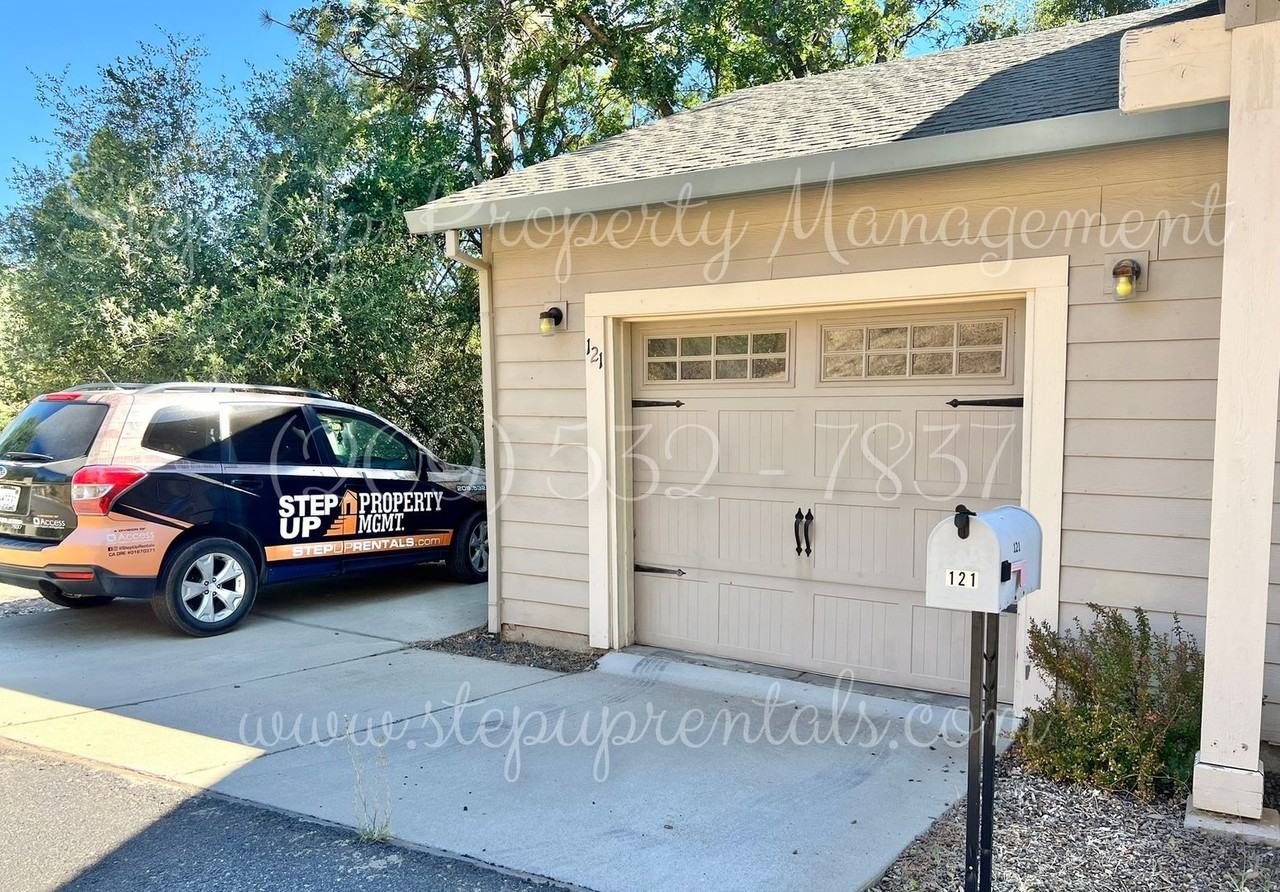121 Pepperwood Ln - Photo 2 of 20