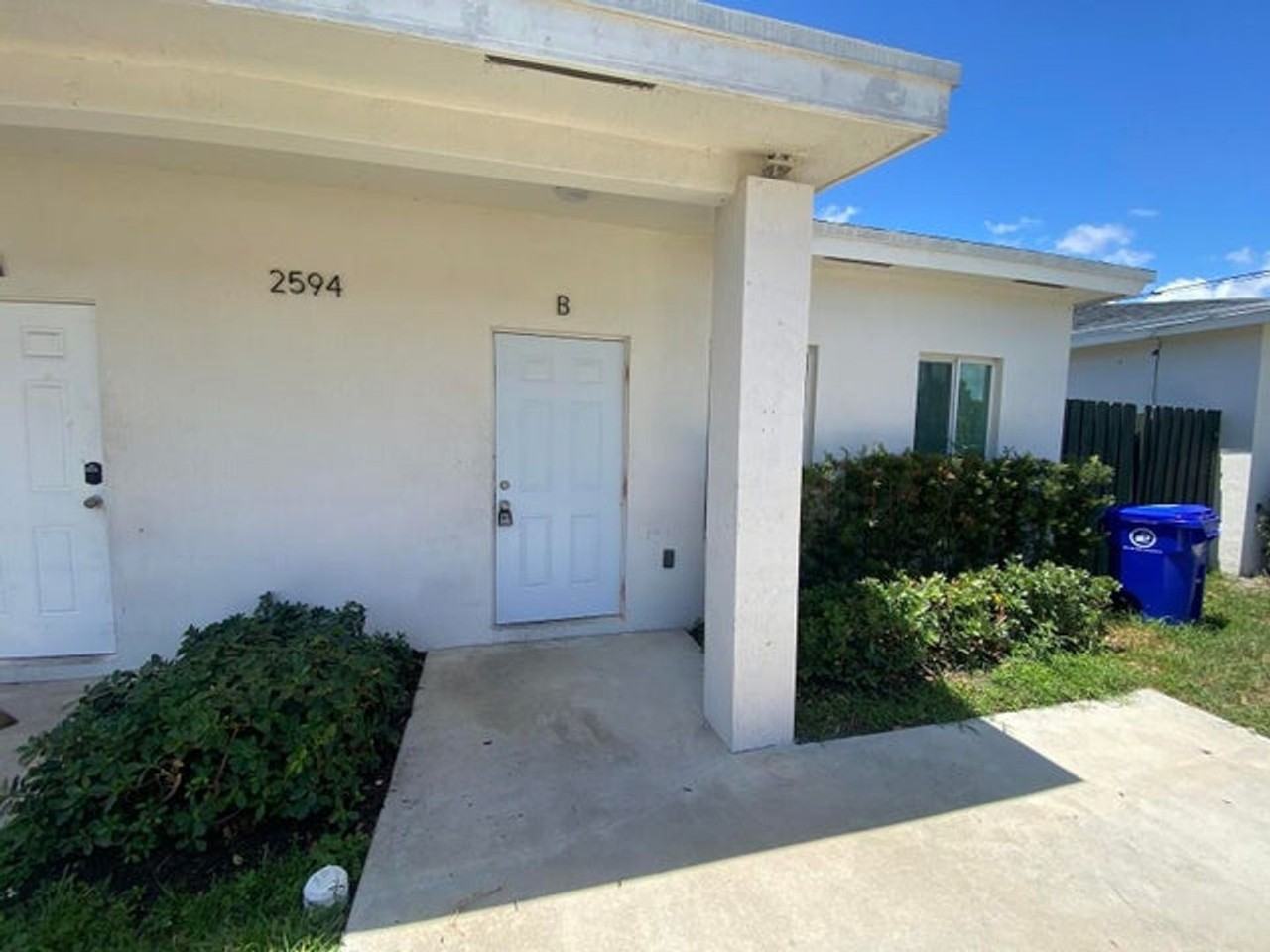 2594 Nw 20th St - Photo 4 of 16