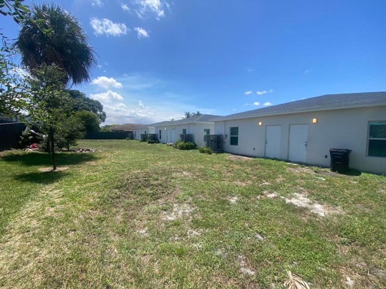 2594 Nw 20th St - Photo 5 of 16