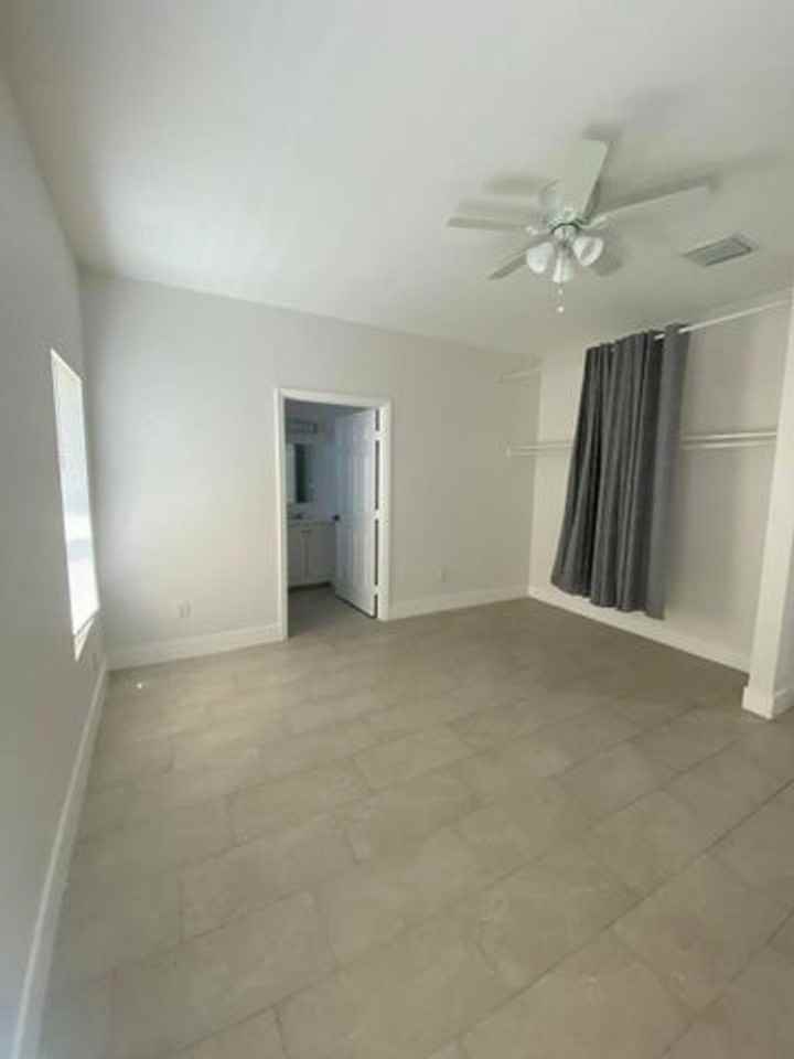 2594 Nw 20th St - Photo 6 of 16