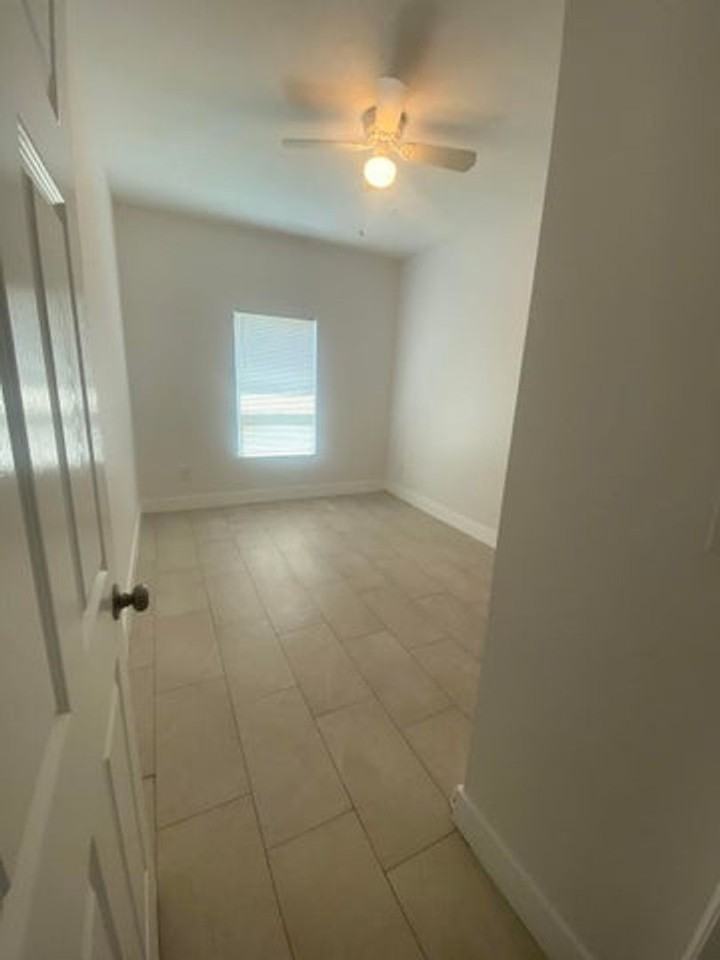 2594 Nw 20th St - Photo 7 of 16
