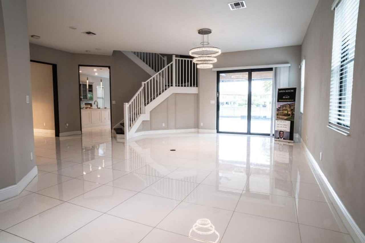 8665 E Baypoint Cir - Photo 4 of 20