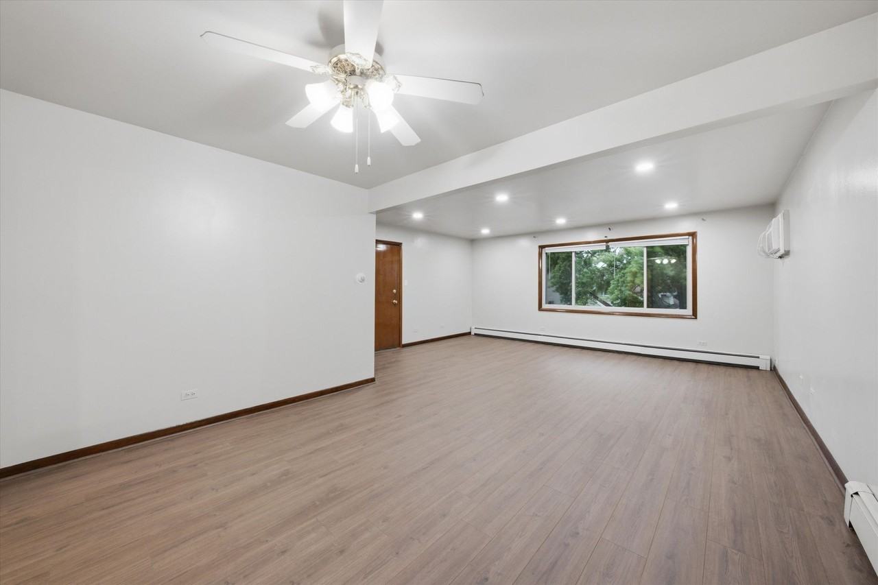 2521 Lewis St - Photo 3 of 34