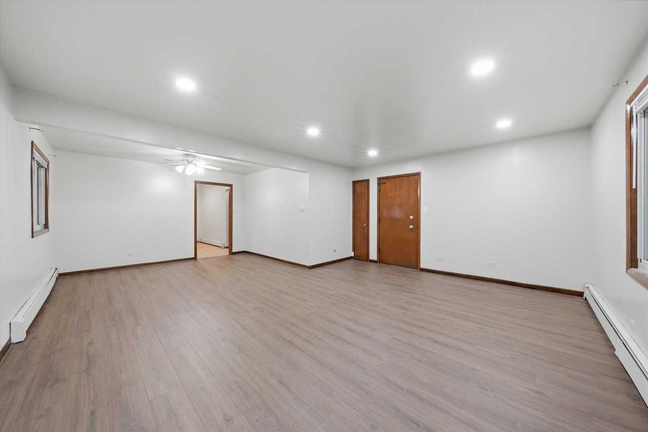 2521 Lewis St - Photo 7 of 34