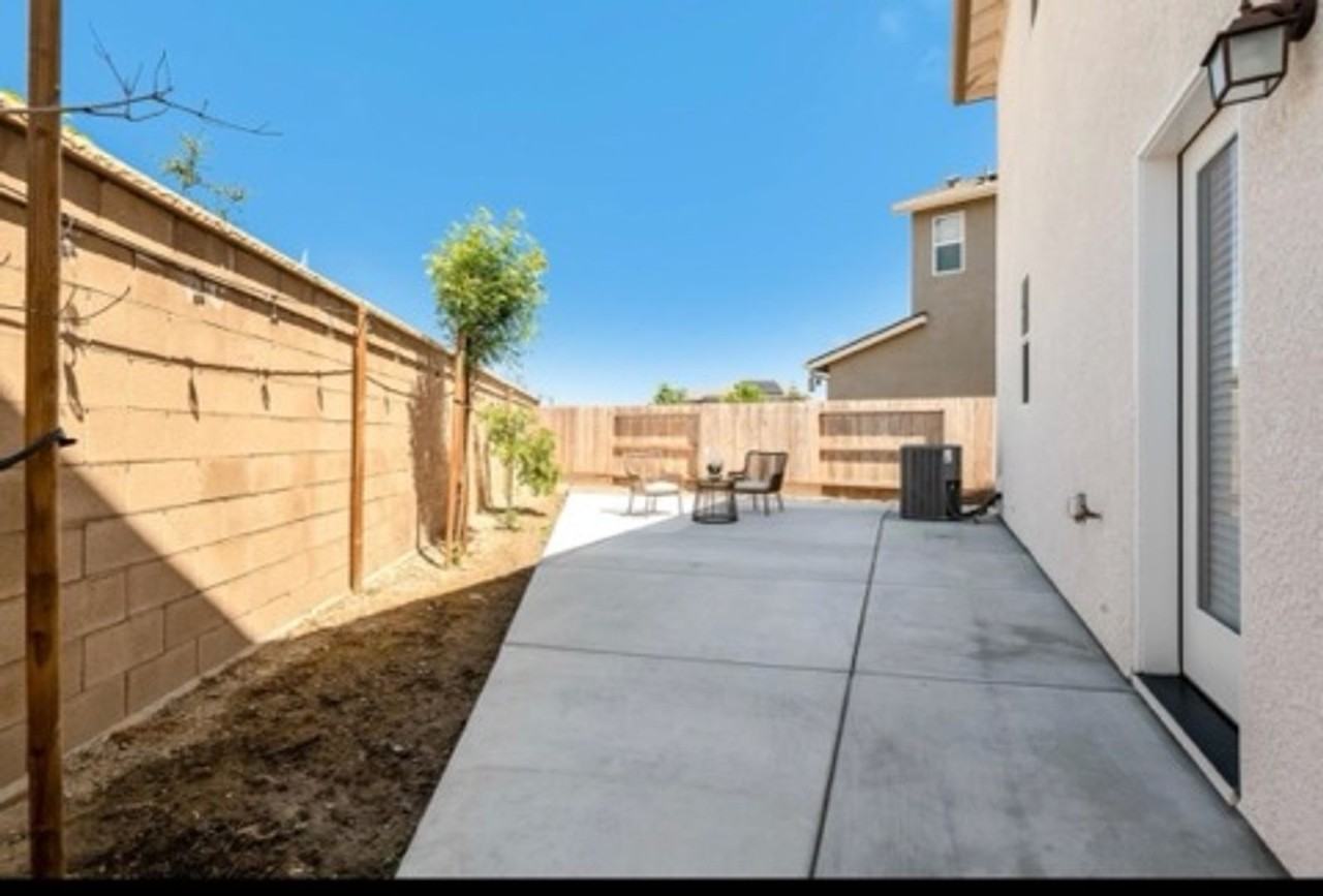 3049 N Dudley St - Photo 4 of 21