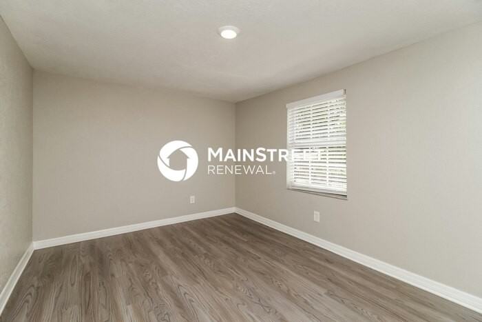 1220 Moton Ave - Photo 6 of 16