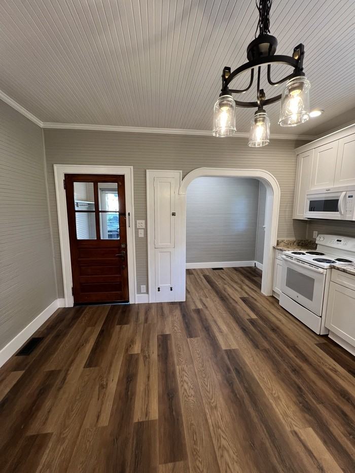 113 Ervin St - Photo 3 of 24