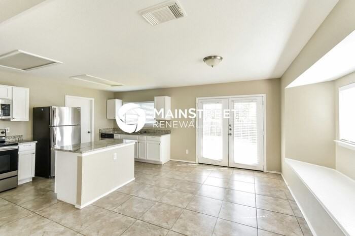 10334 Manor Crk - Photo 7 of 16