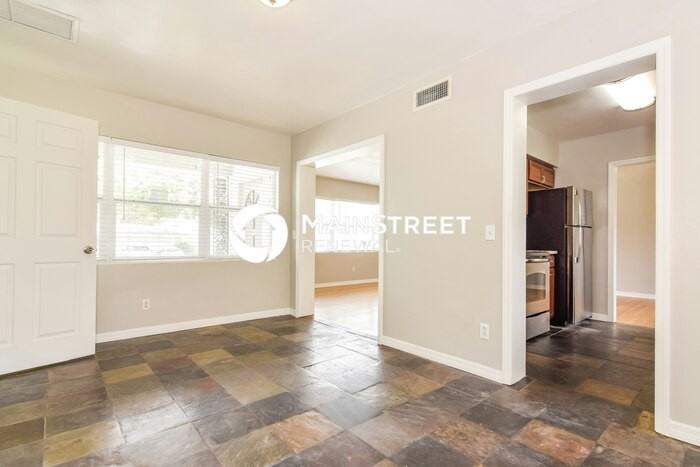 1354 Whitacre Dr - Photo 6 of 16