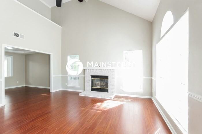 13841 Poppleton Ct - Photo 4 of 17