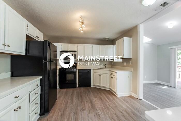 13841 Poppleton Ct - Photo 6 of 17