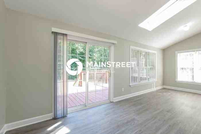 13841 Poppleton Ct - Photo 7 of 17
