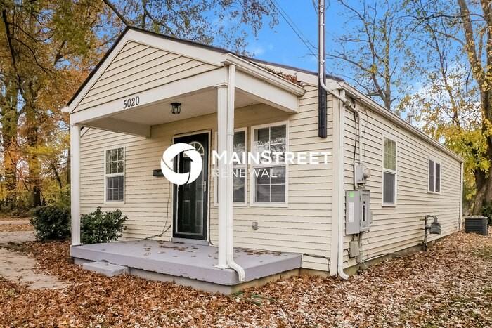5020 Wellsworth Ave - Photo 4 of 16