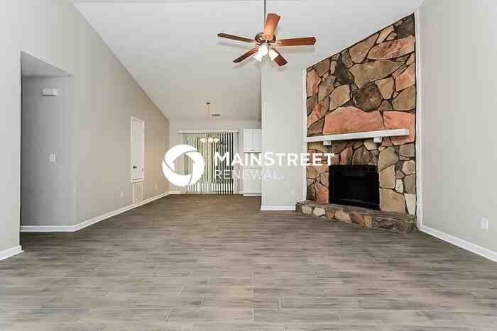 5877 Homestead Cir - Photo 4 of 16